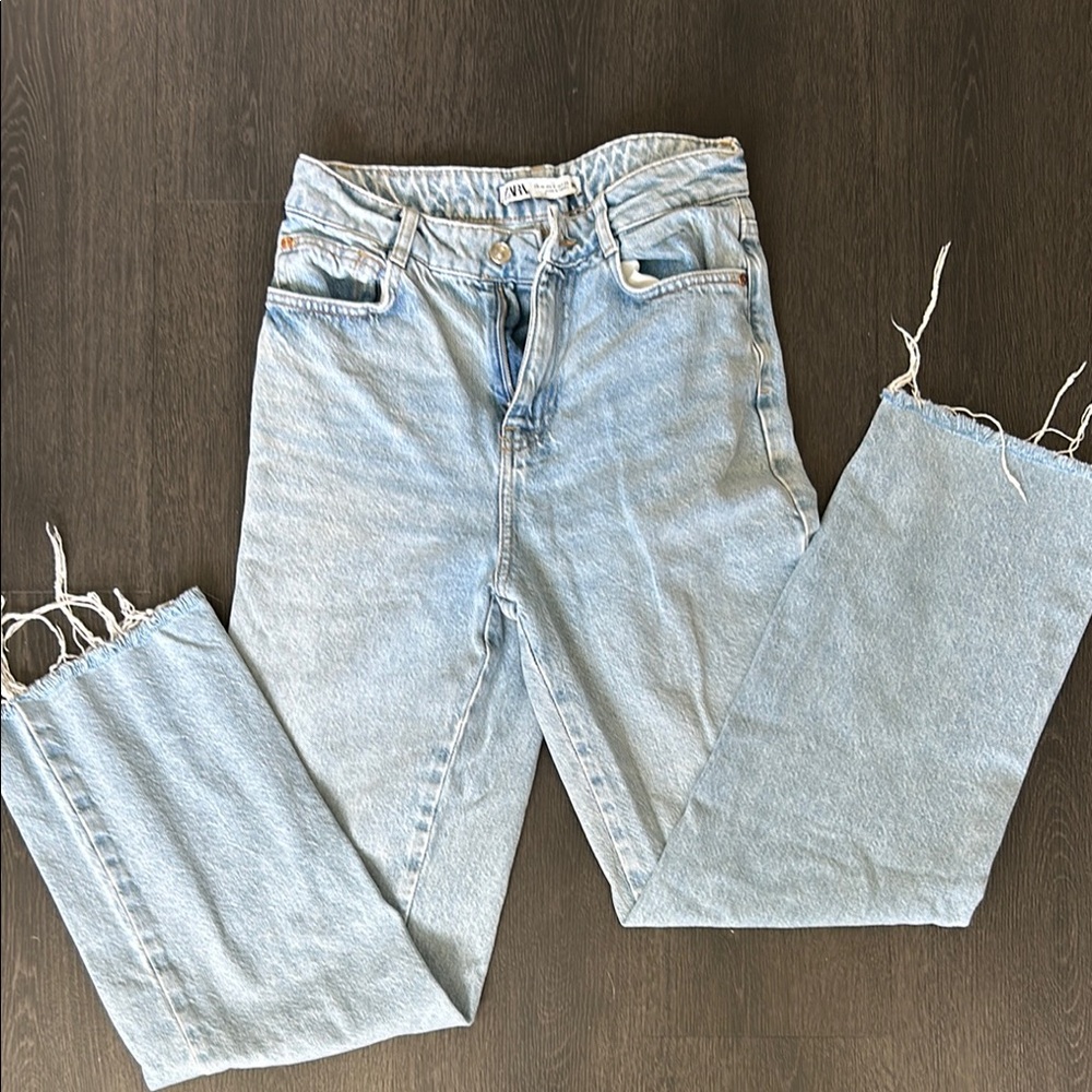 Zara Blue Straight Leg Jeans with Vintage Appeal